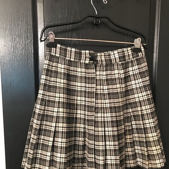 Black and white pleated skirt - Picture 2 of 4